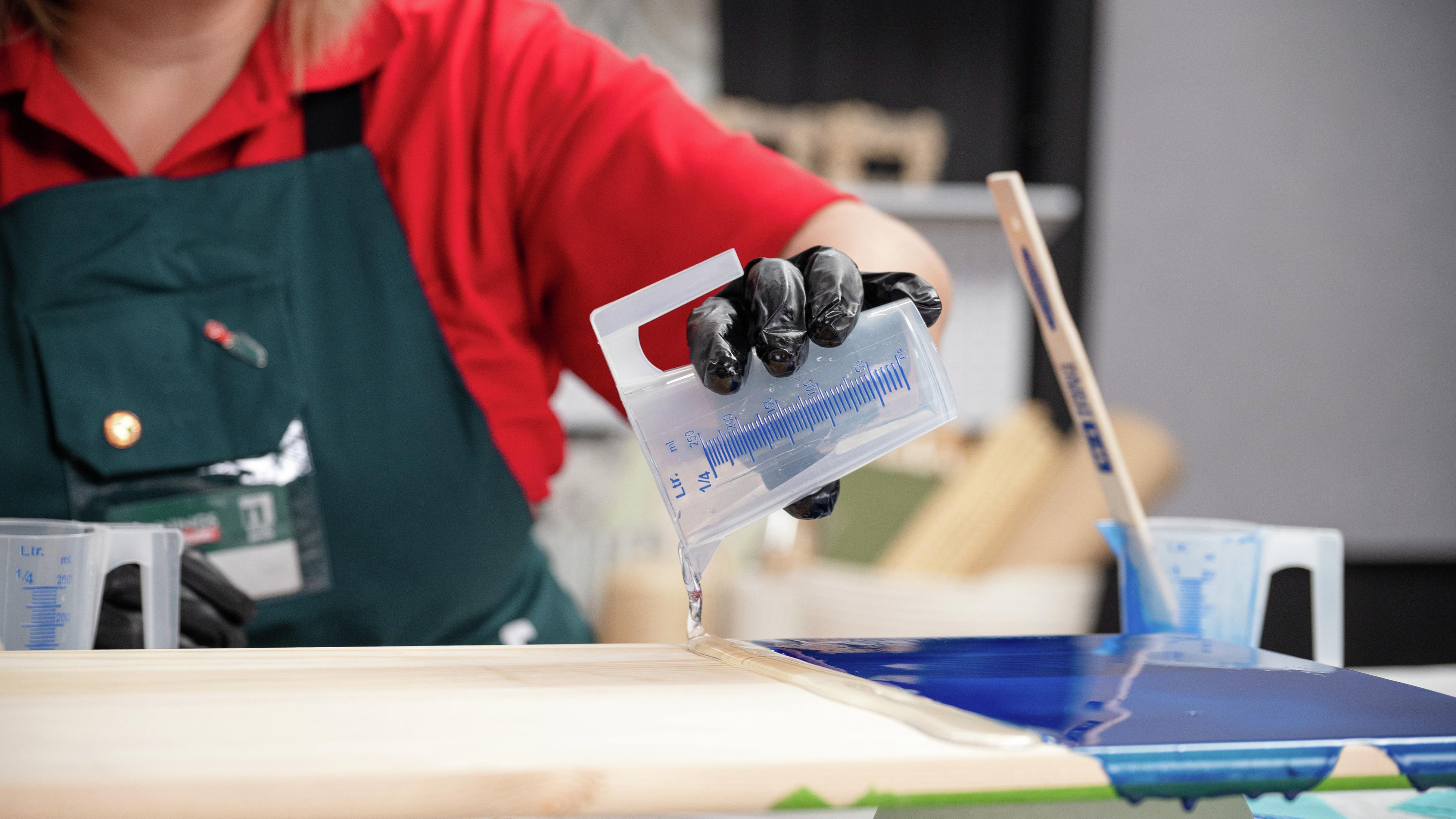 How To Make A D.I.Y. Resin Picnic Table - Bunnings Australia