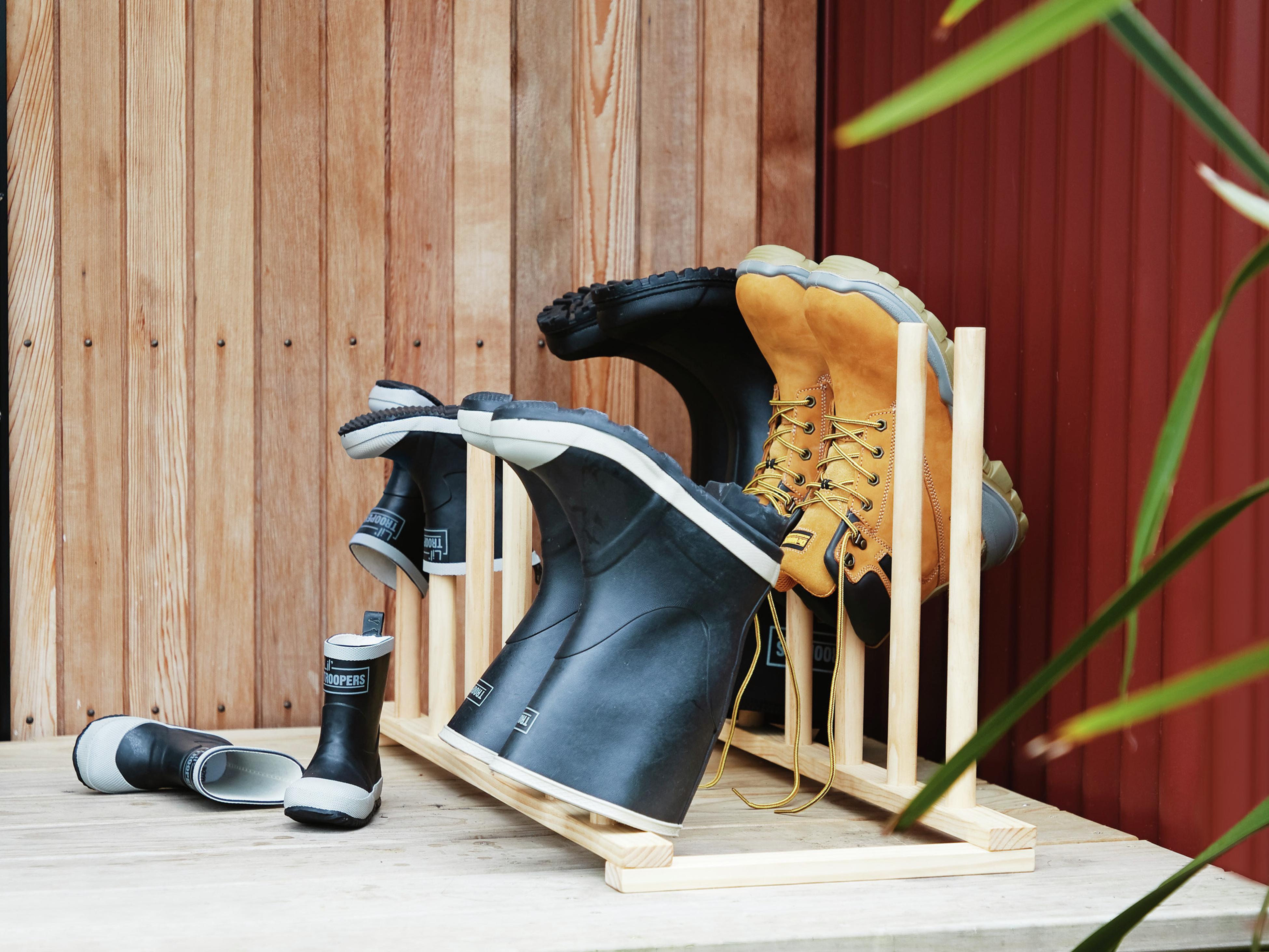 DIY Boot Rack for the Porch