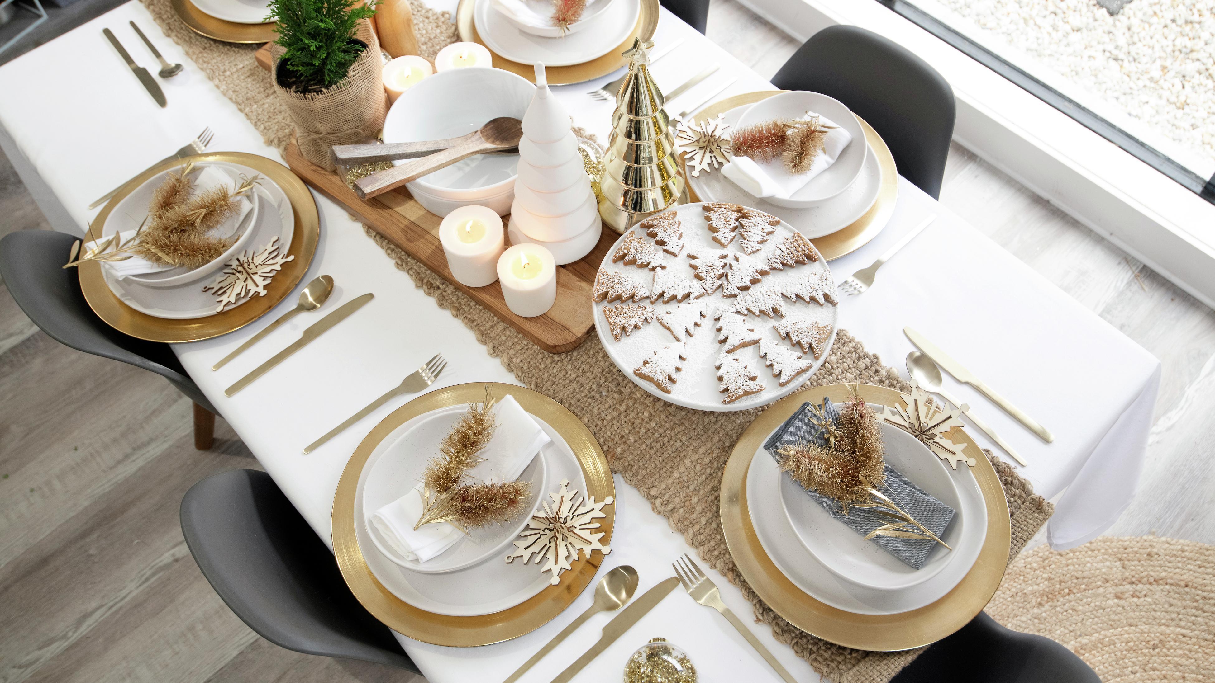 Christmas dinner hotsell table setting ideas