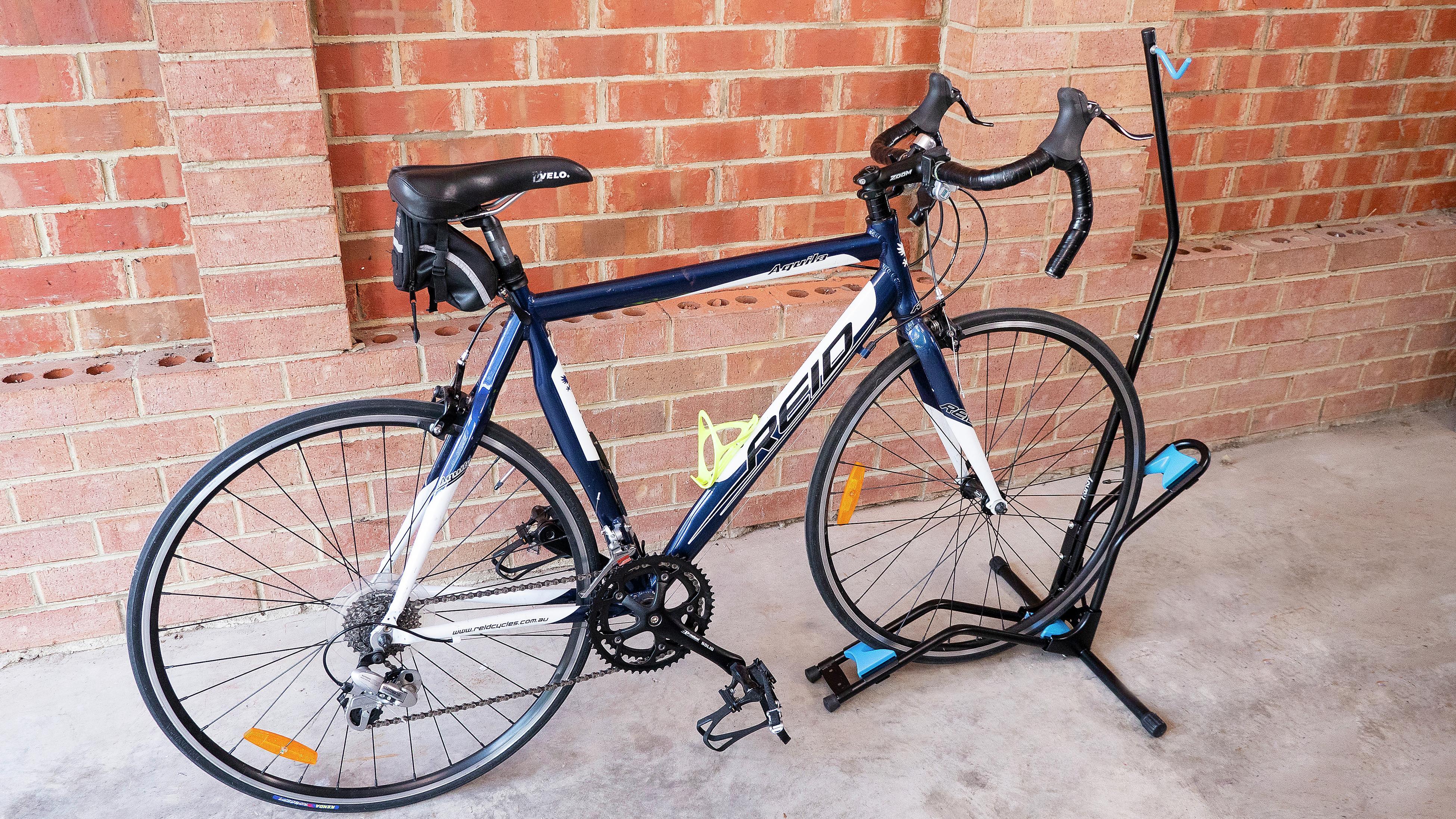 Gravity bike 2024 stand bunnings