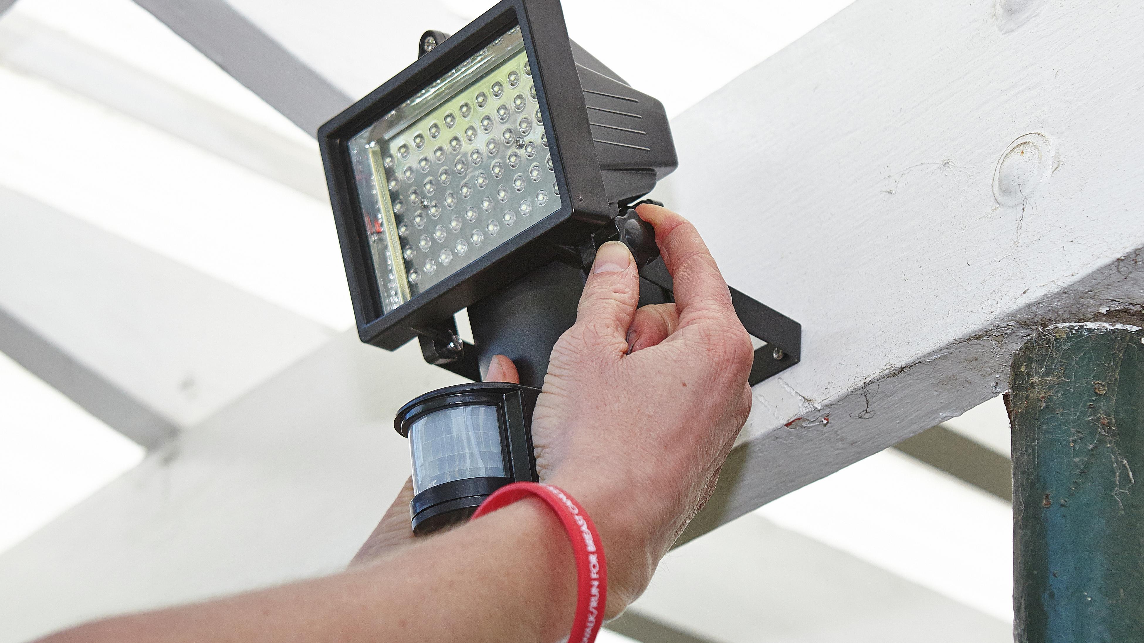 Bunnings flood light deals sensor