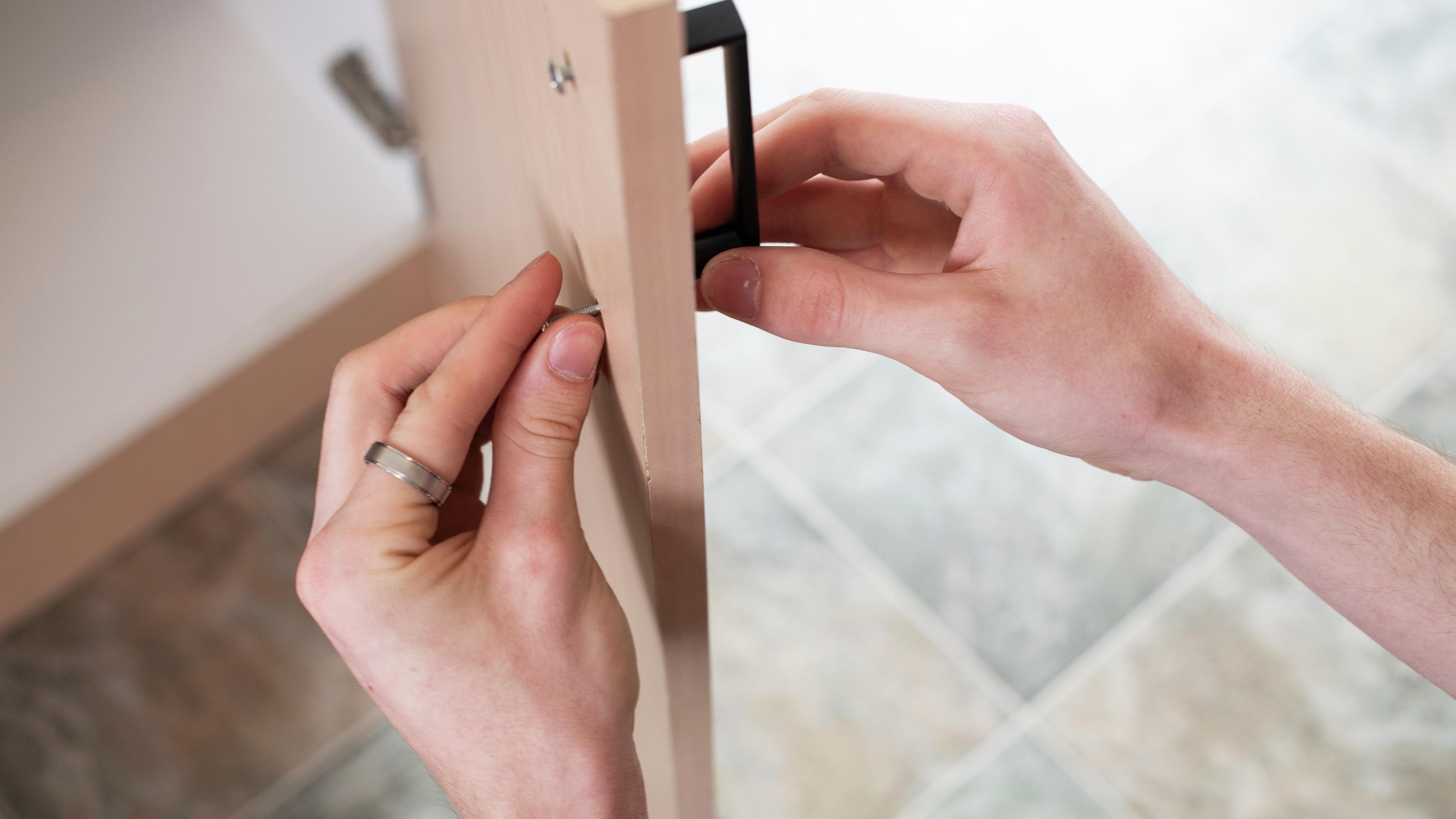 How To Replace Drawer Handles 