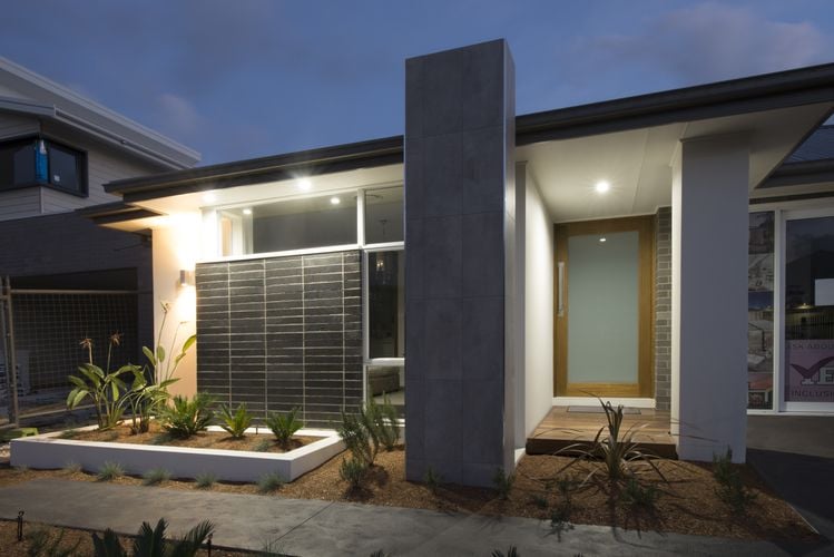 Front of house with garden and concrete column