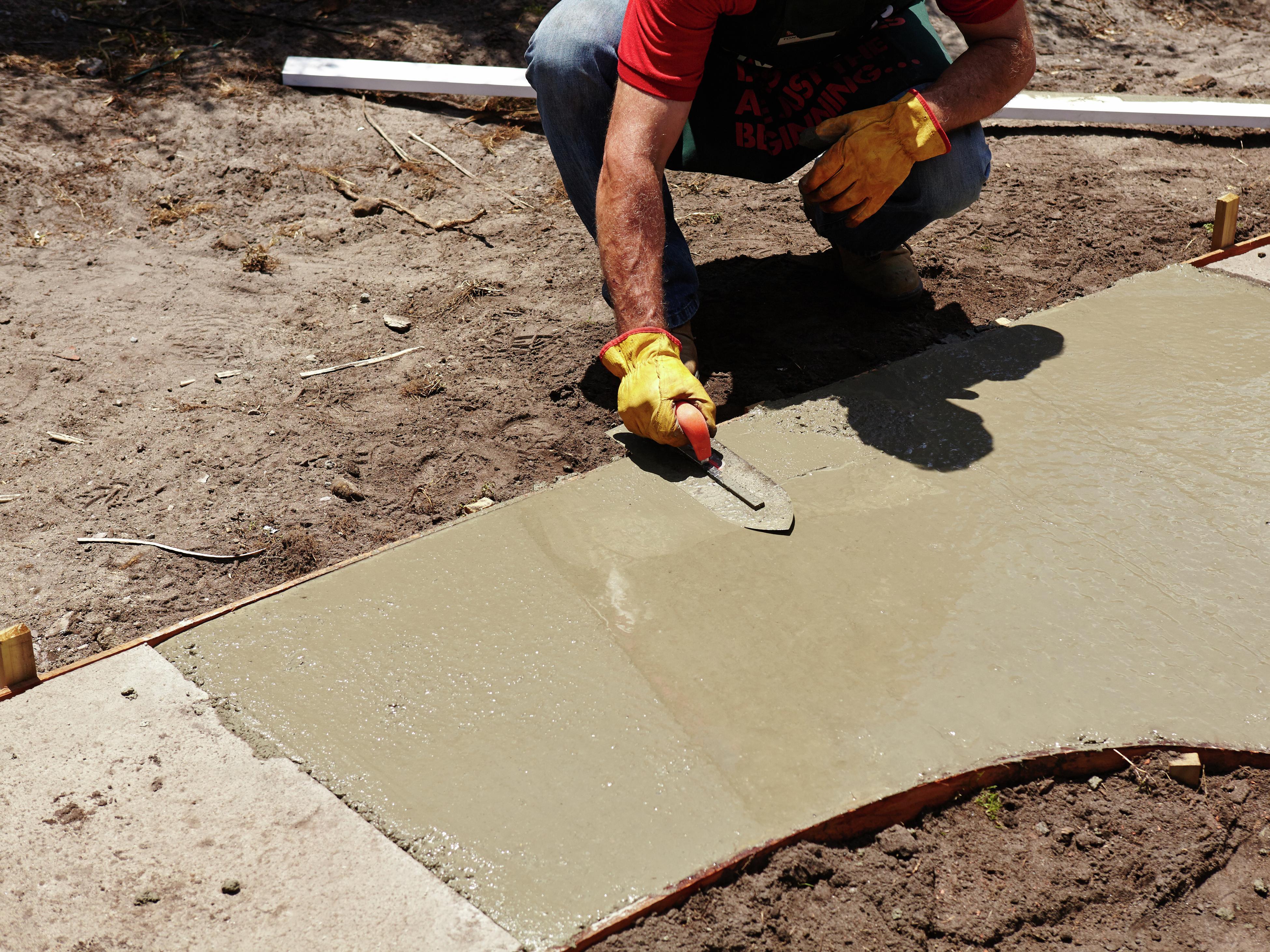 How To Mix Concrete - Bunnings Australia