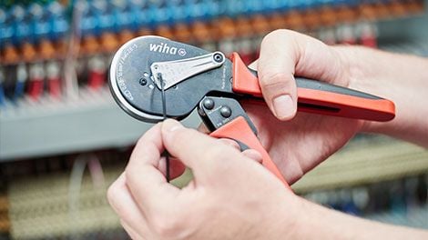 use of a wiha crimp tool on a small cable