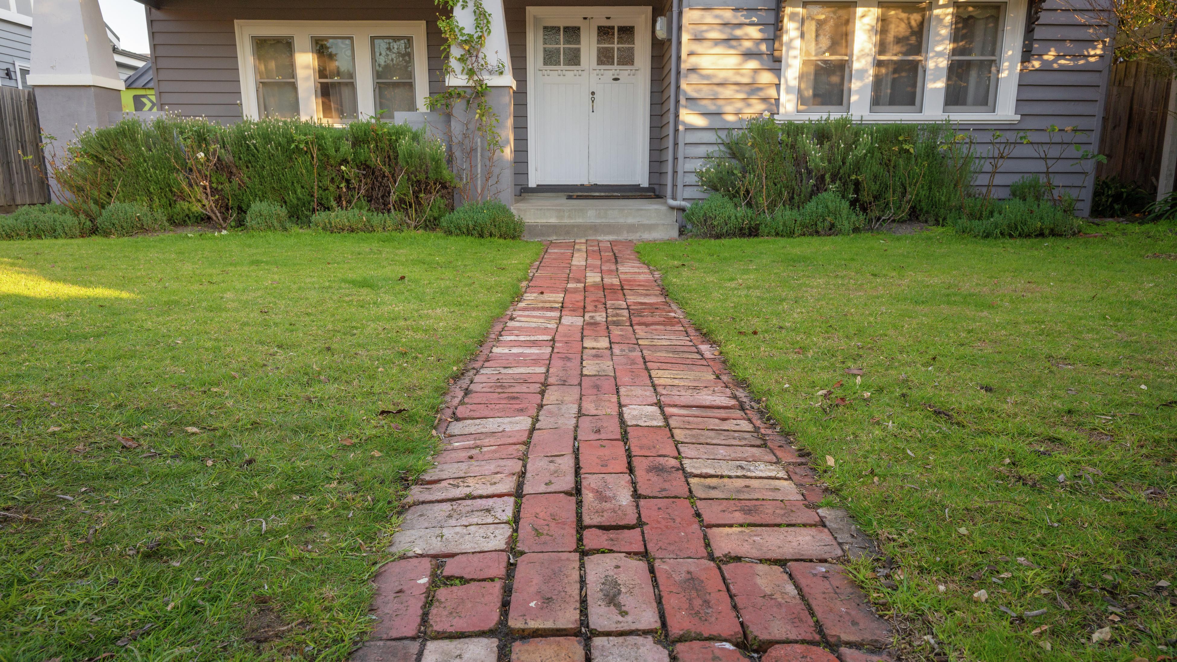 How to Restore Brick Pavers Correctly and Effectively
