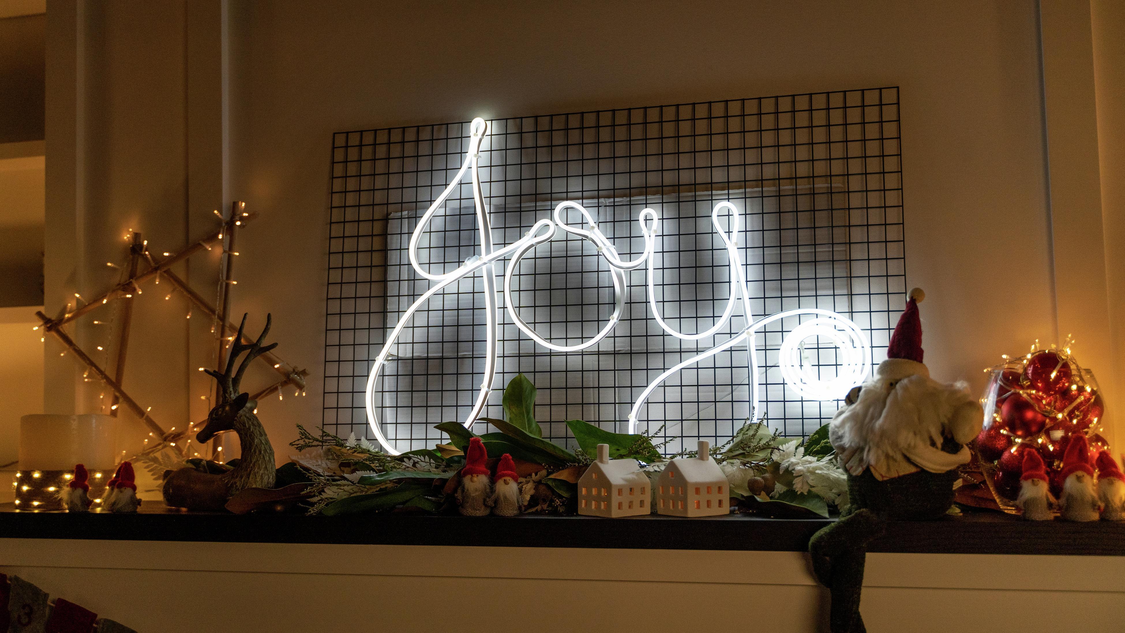 Creating Fake Neon Signs With Spray Paint