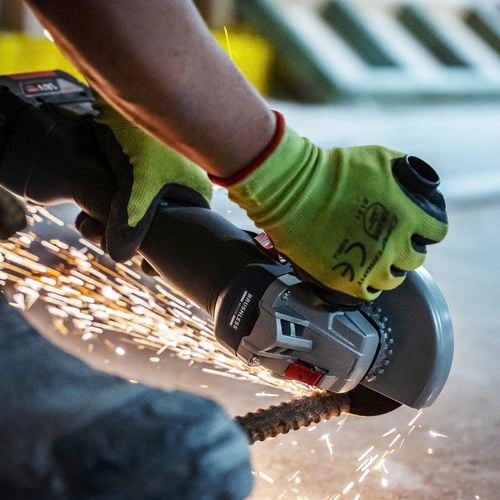 Person cutting metal rod with the GWS 18V-10 18V brushless angle grinder.