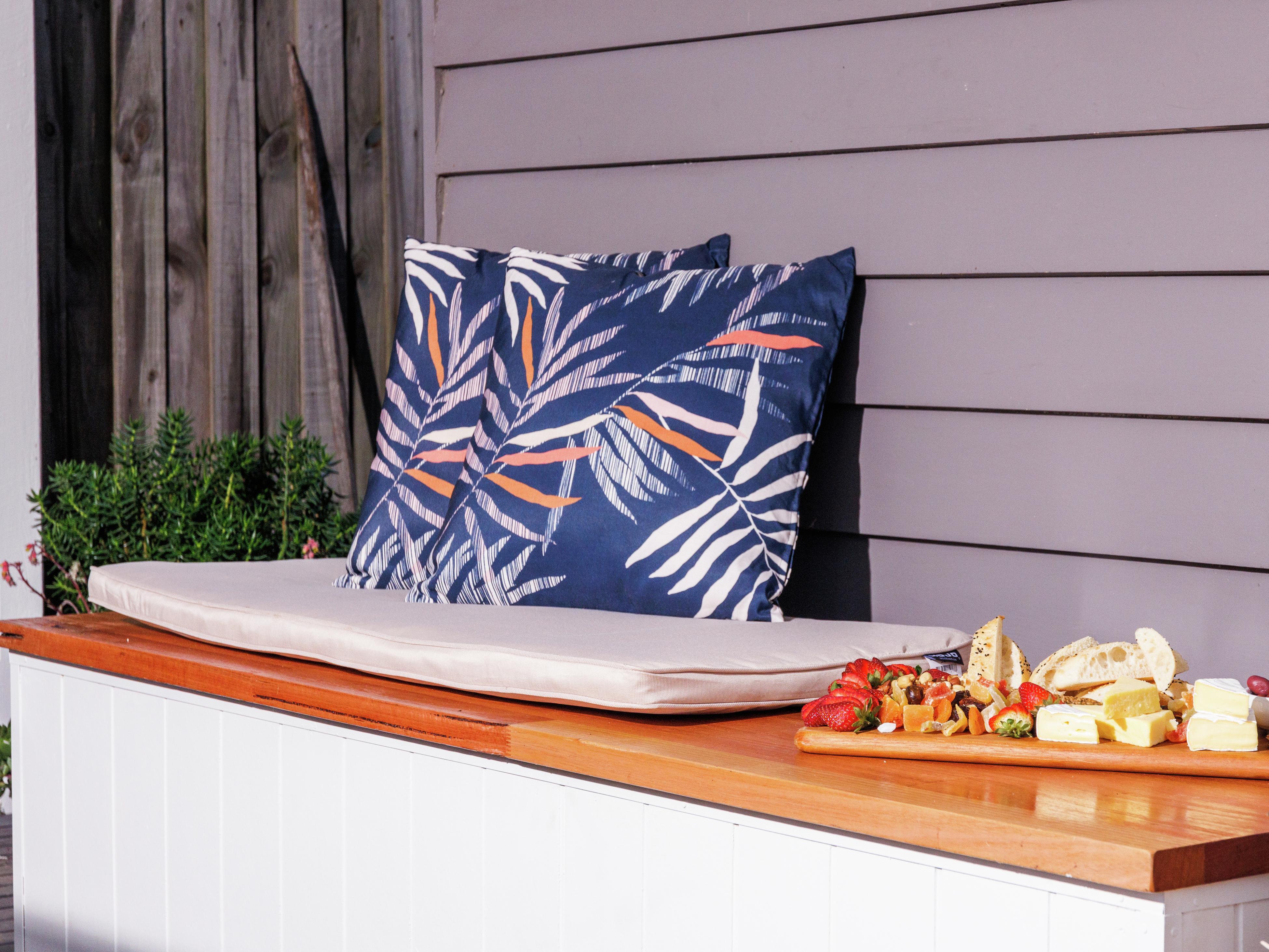 How To Build An Outdoor Storage Bench Seat - Bunnings Australia