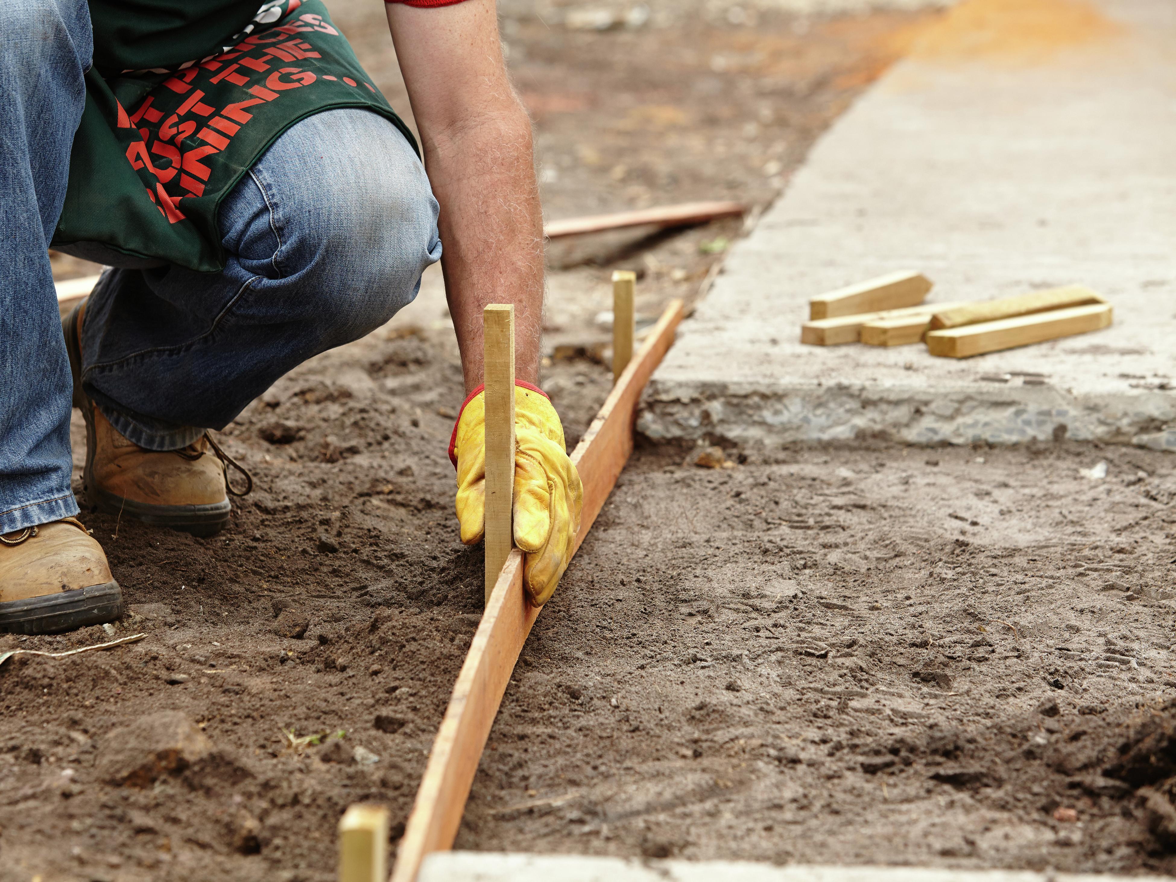 How To Mix Concrete - Bunnings Australia