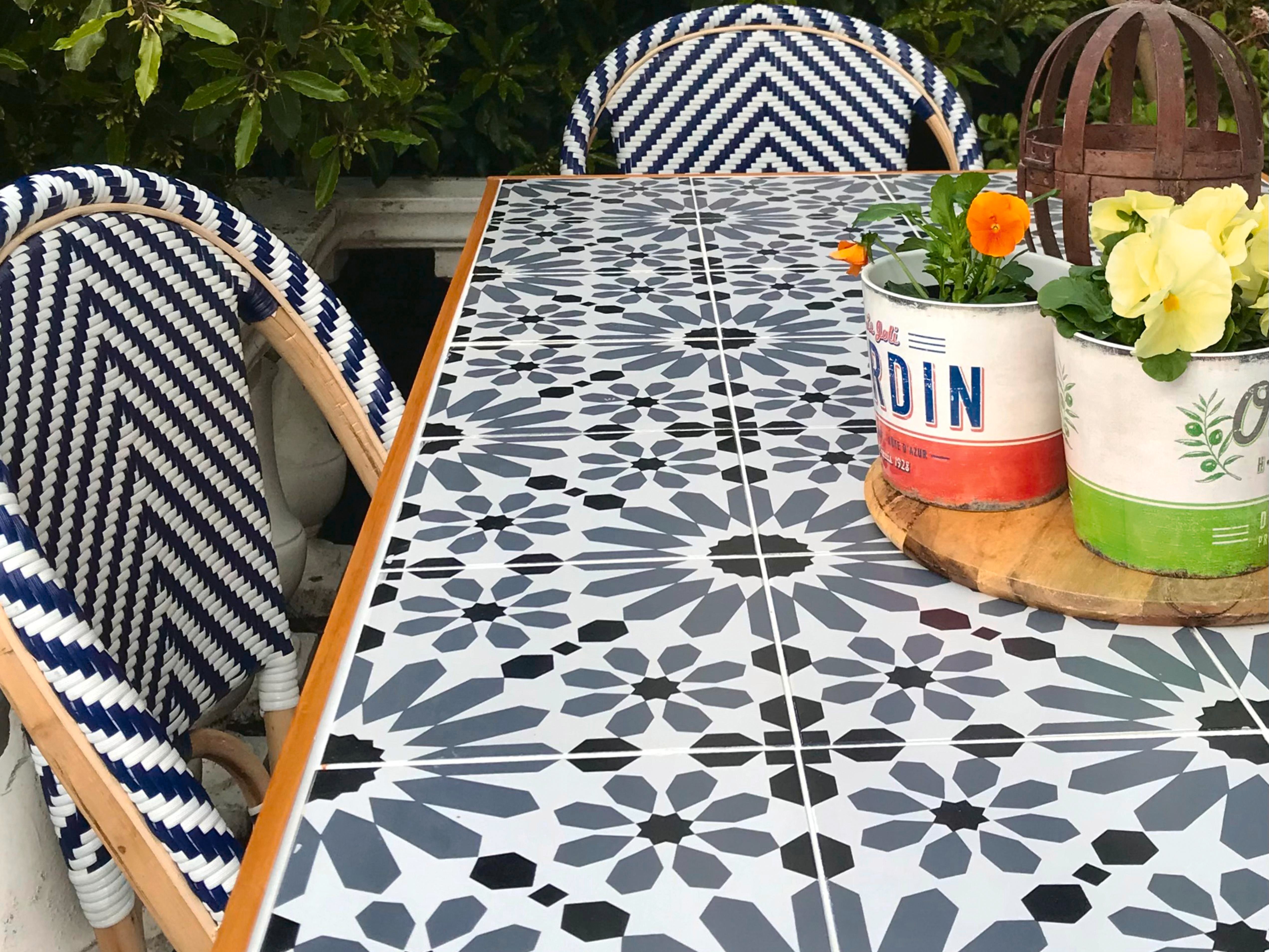 Tile top 2025 garden dining table