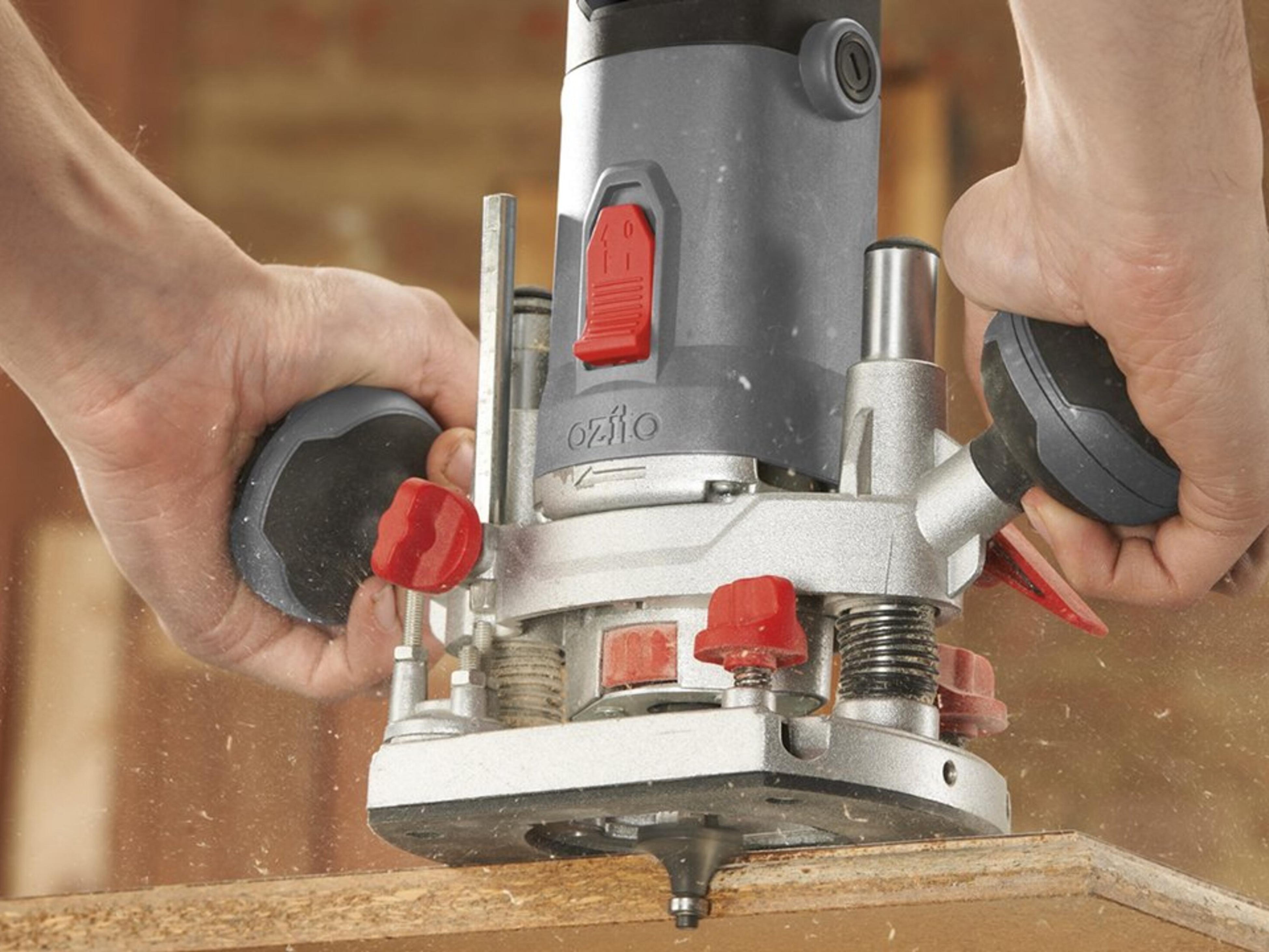 Plunge on sale router tool