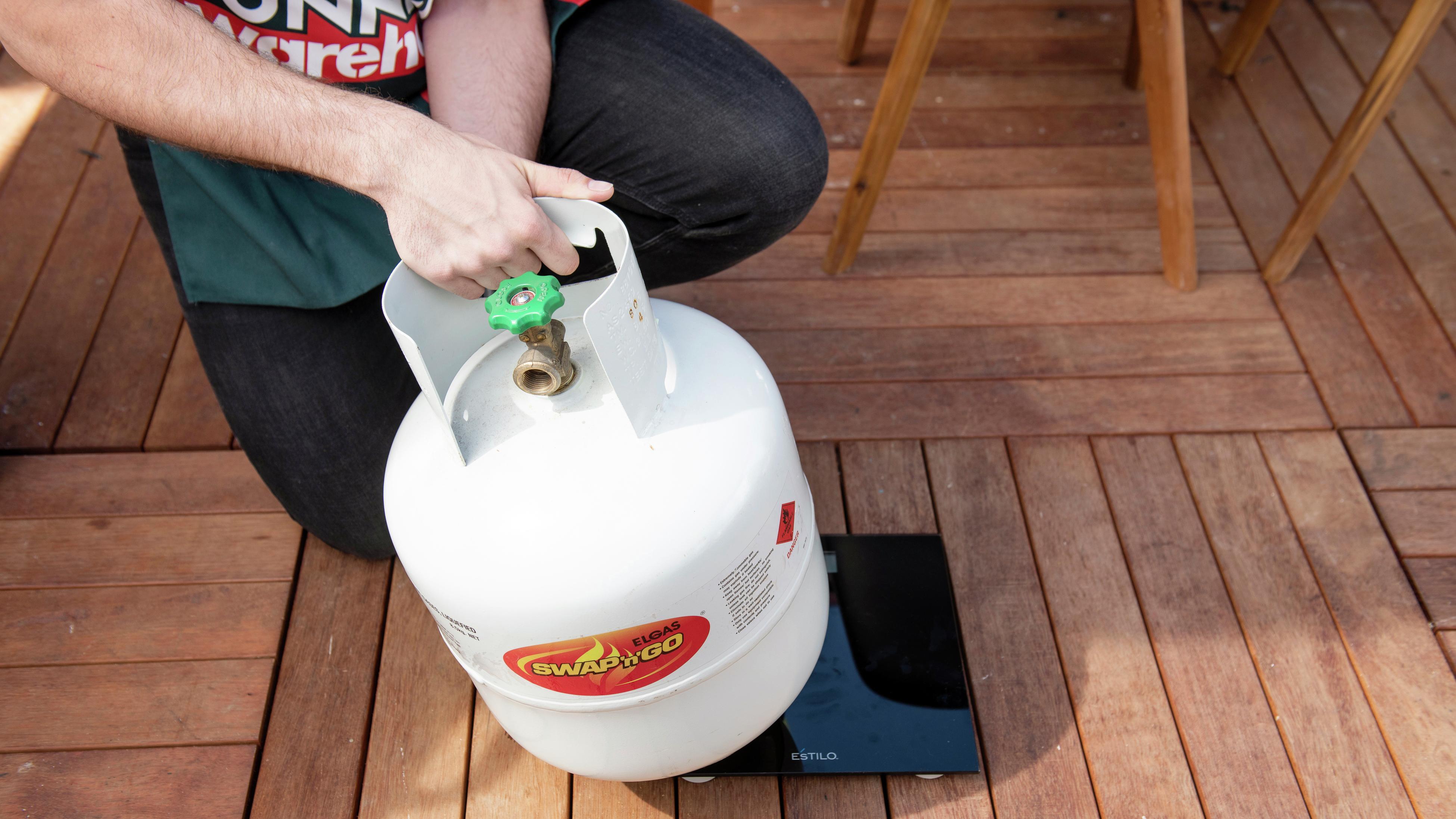 How To Check Gas Bottle Level - Bunnings Australia