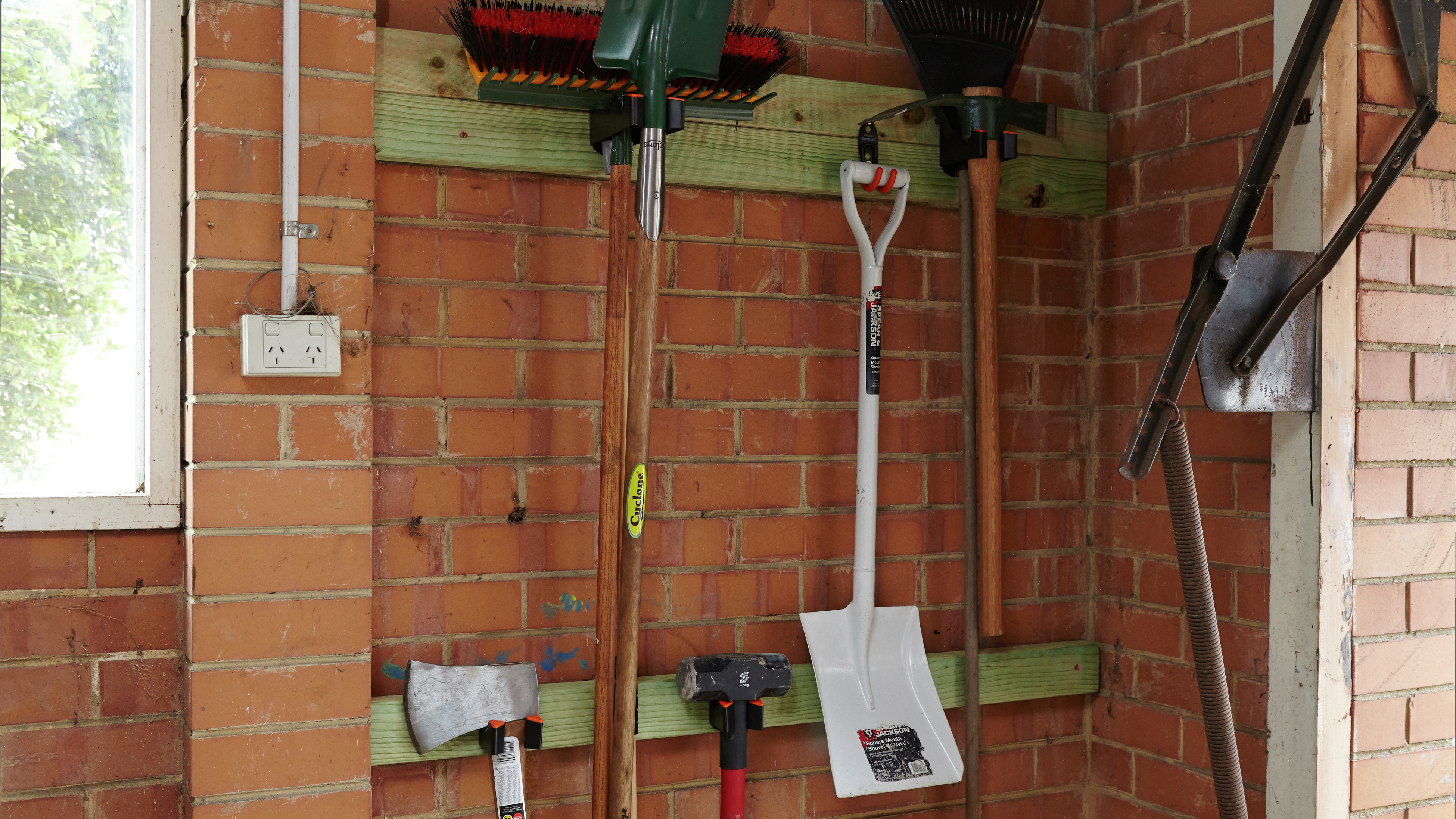 Garden tool shop rack bunnings