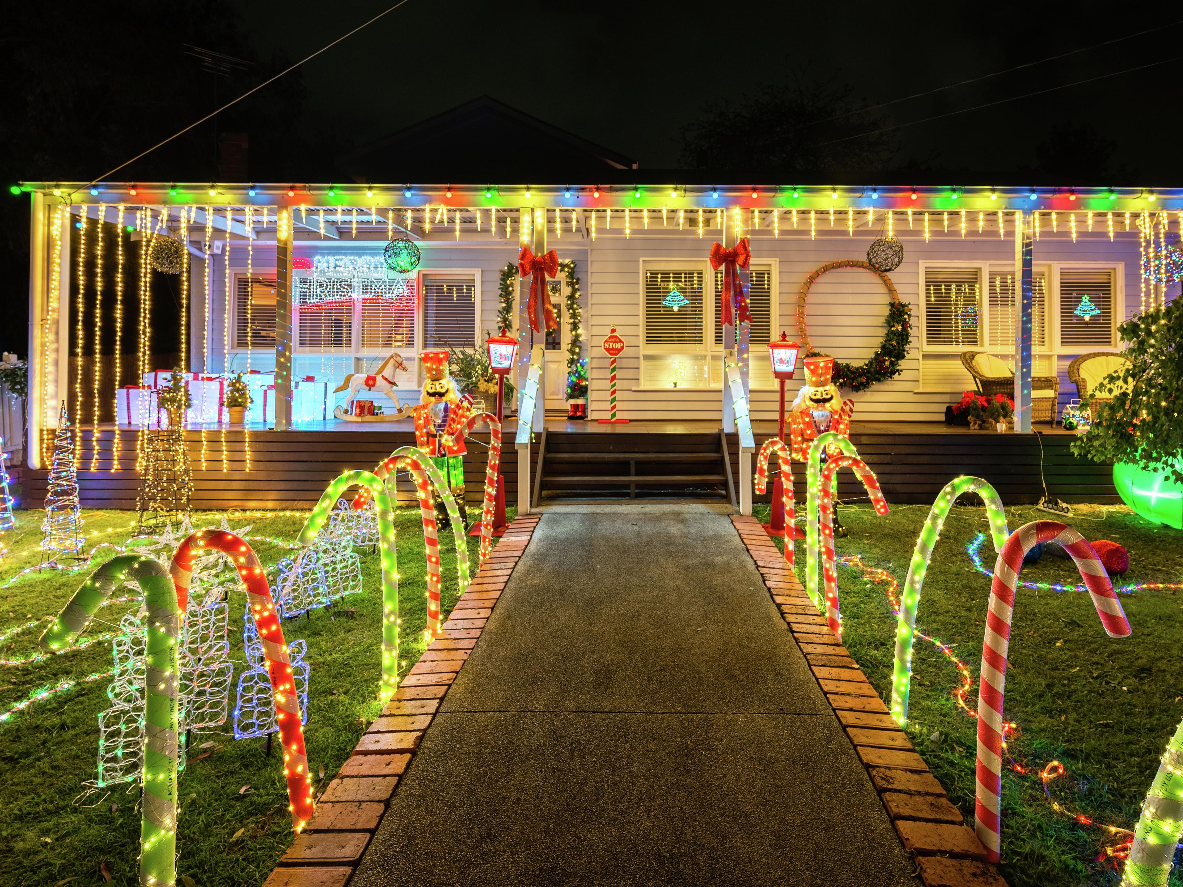 How To Fix Christmas Lights - Chaotically Yours