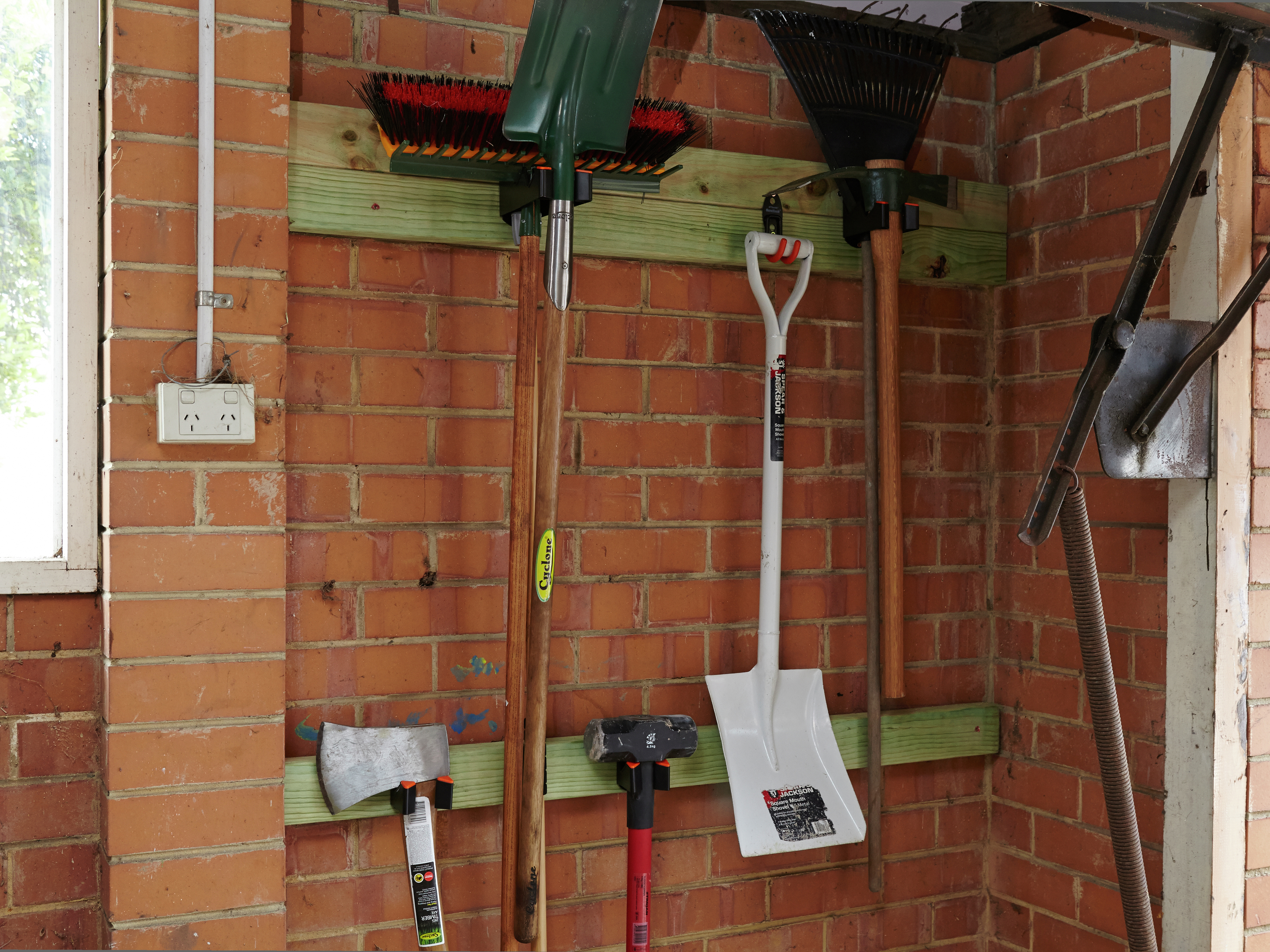 How To Store Garden Tools - Bunnings Australia