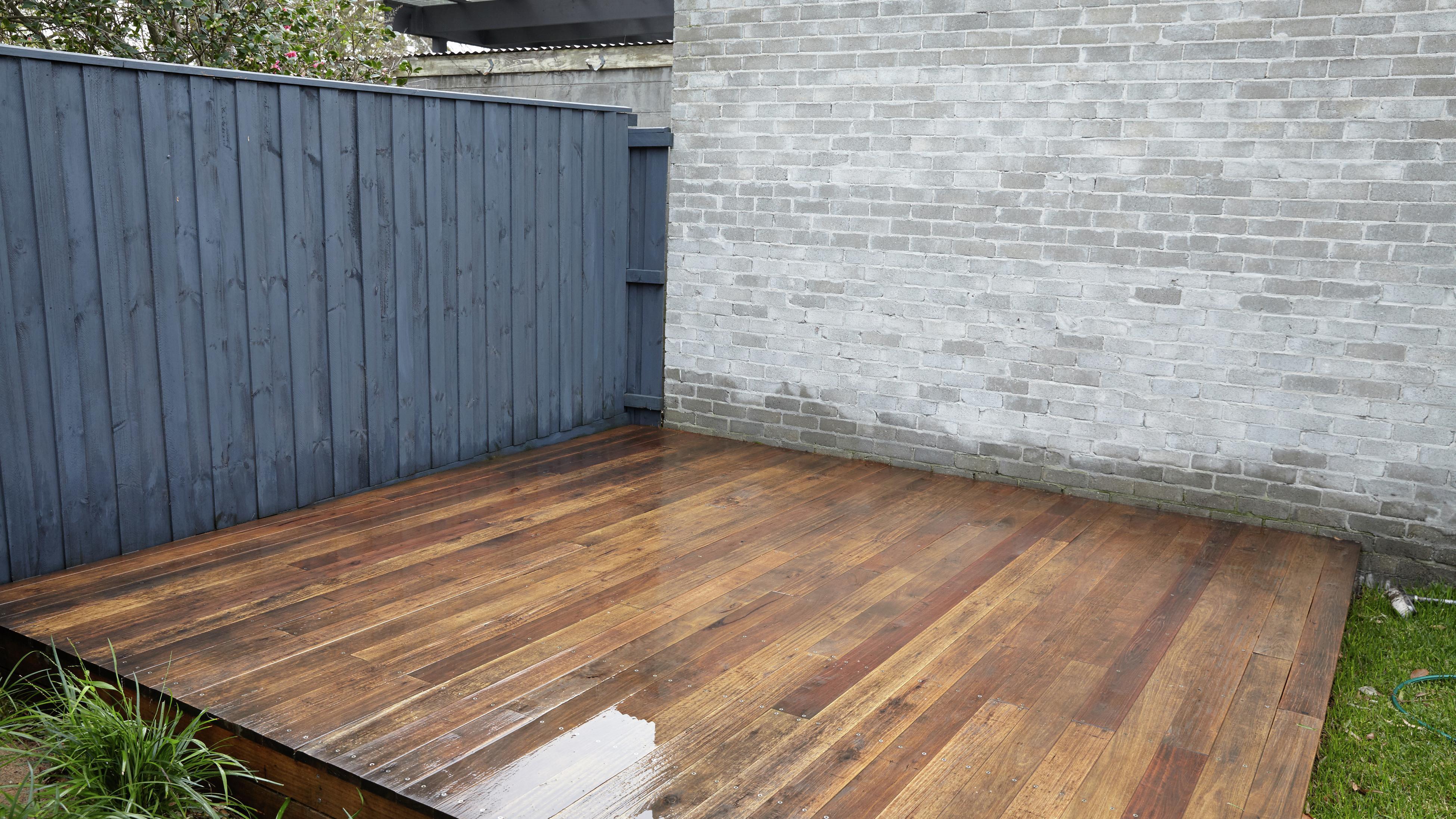 Cleaning wood decks: These tips will help!