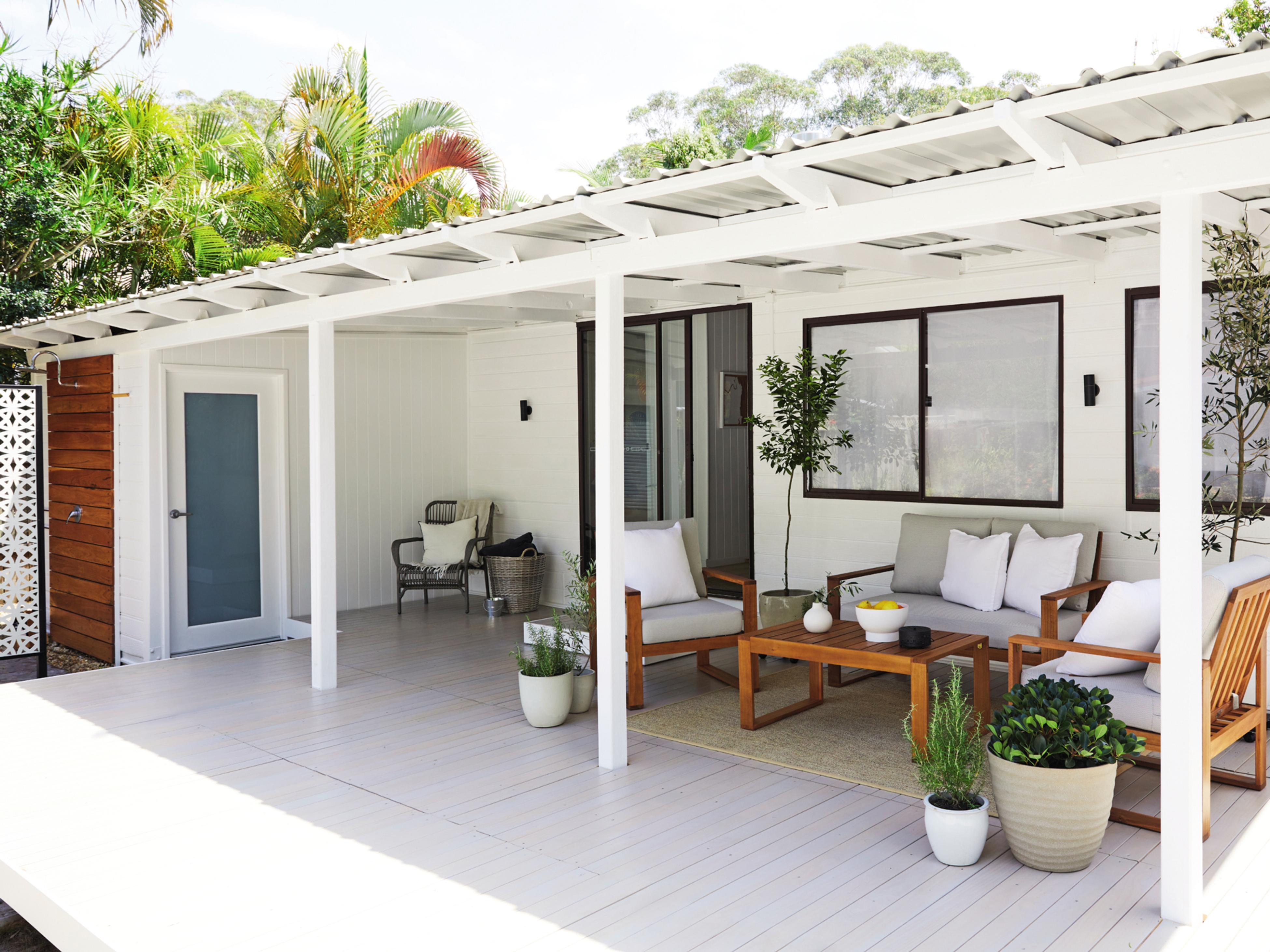 How To Renew Your Timber Outdoor Setting Bunnings New Zealand