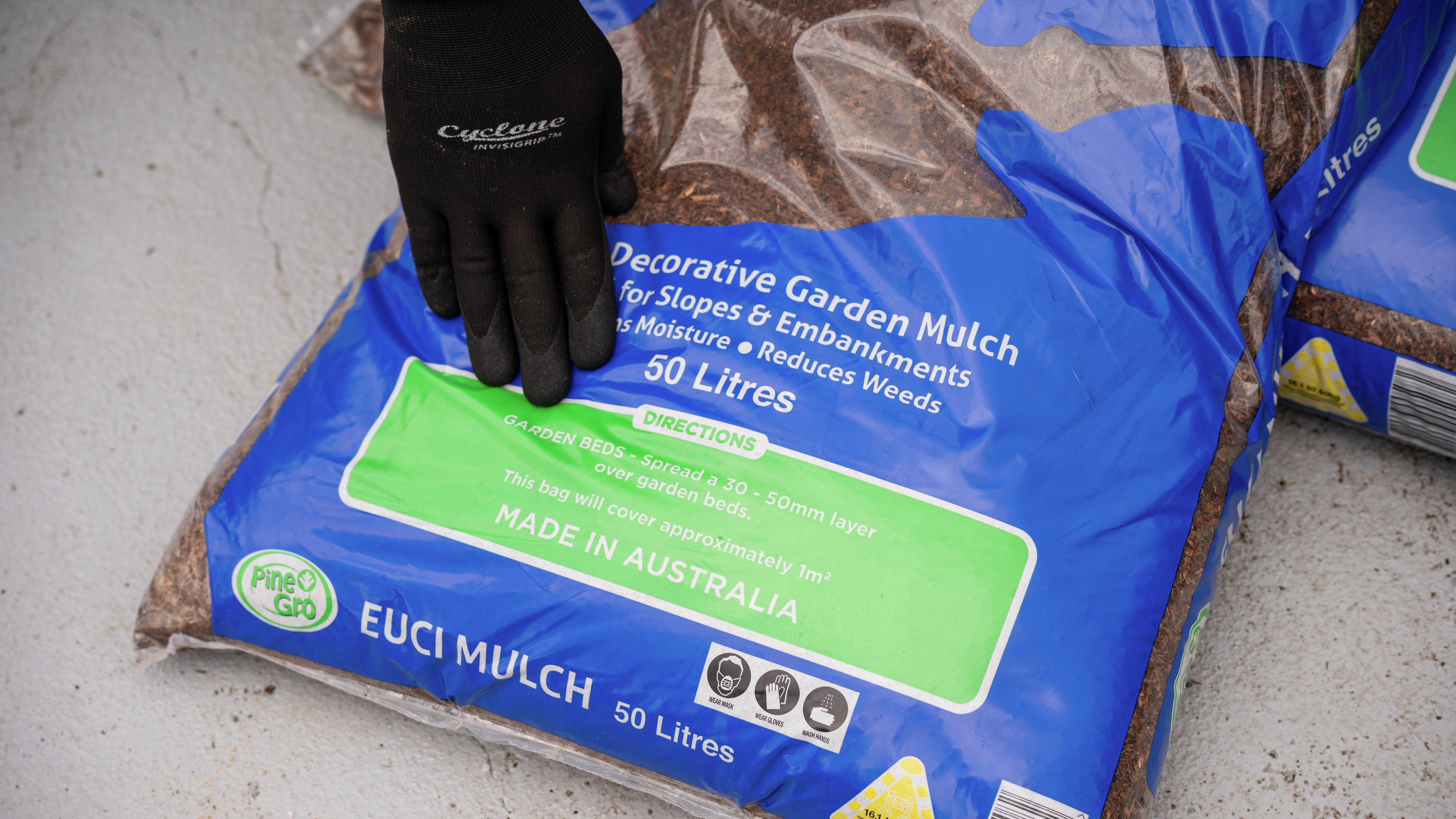 Mulch And How To Use It Bunnings Australia