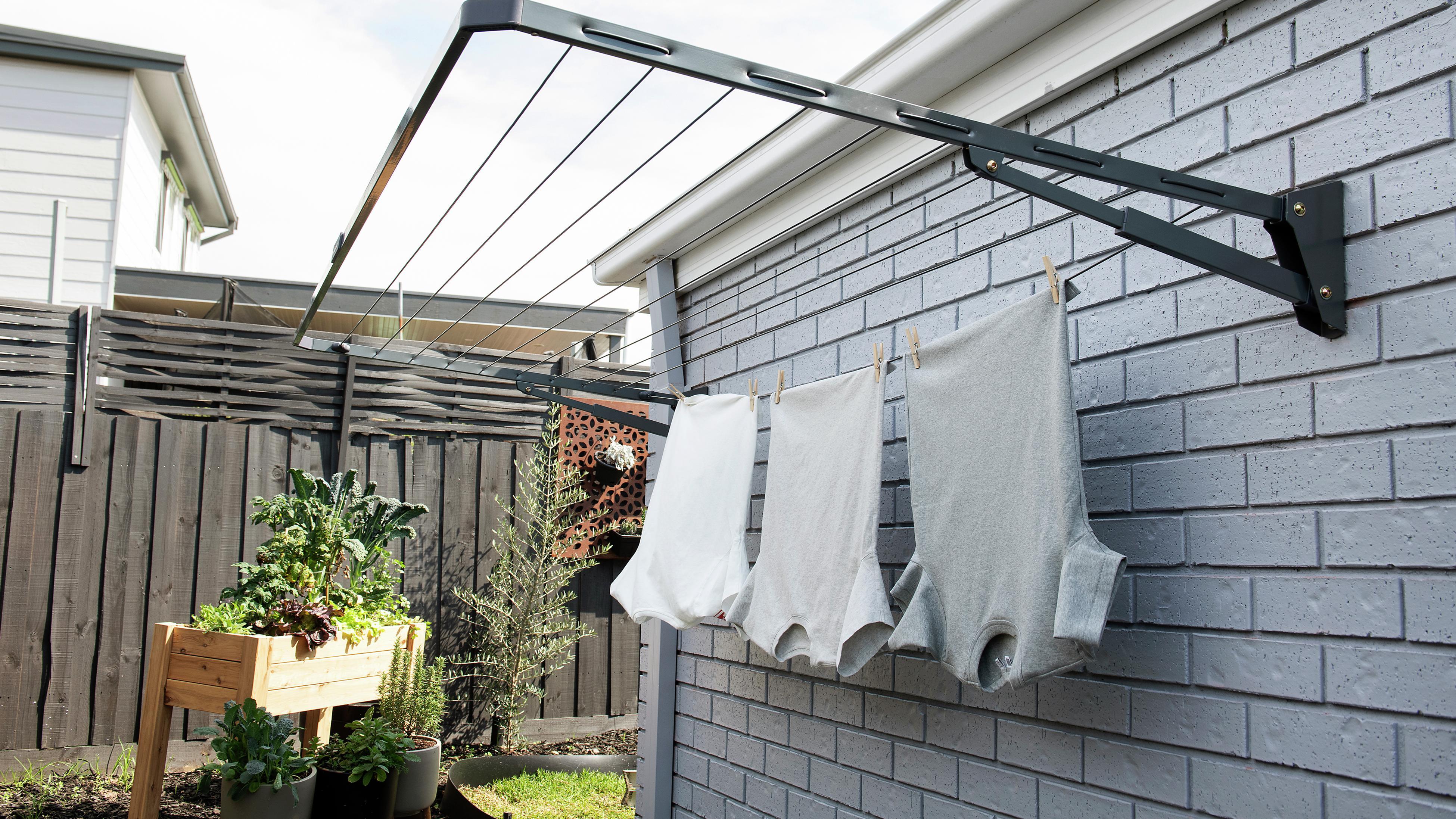 The correct way to tighten the lines on a Rotary Washing Line