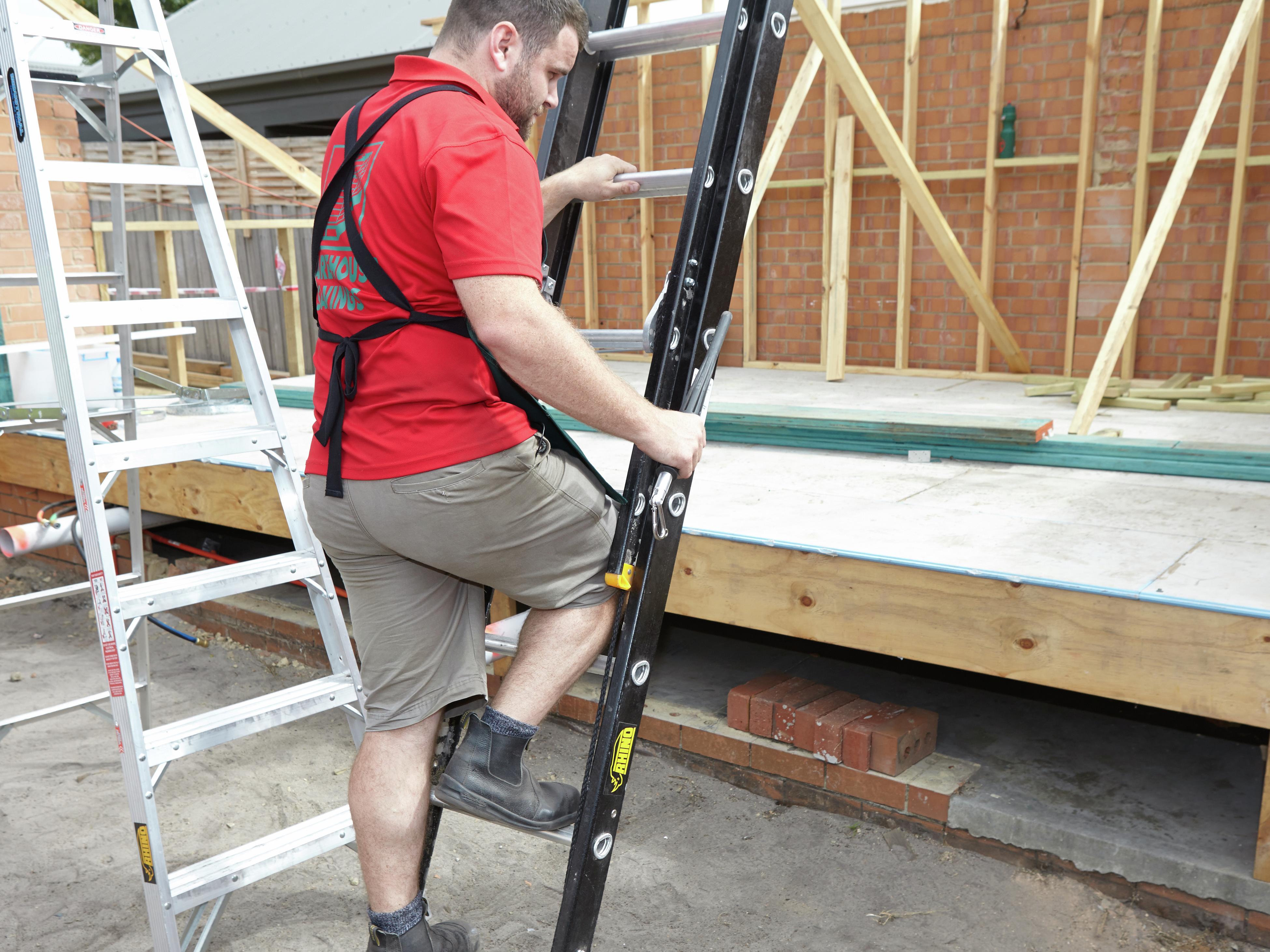 How To Use a Ladder Correctly - Bunnings Australia