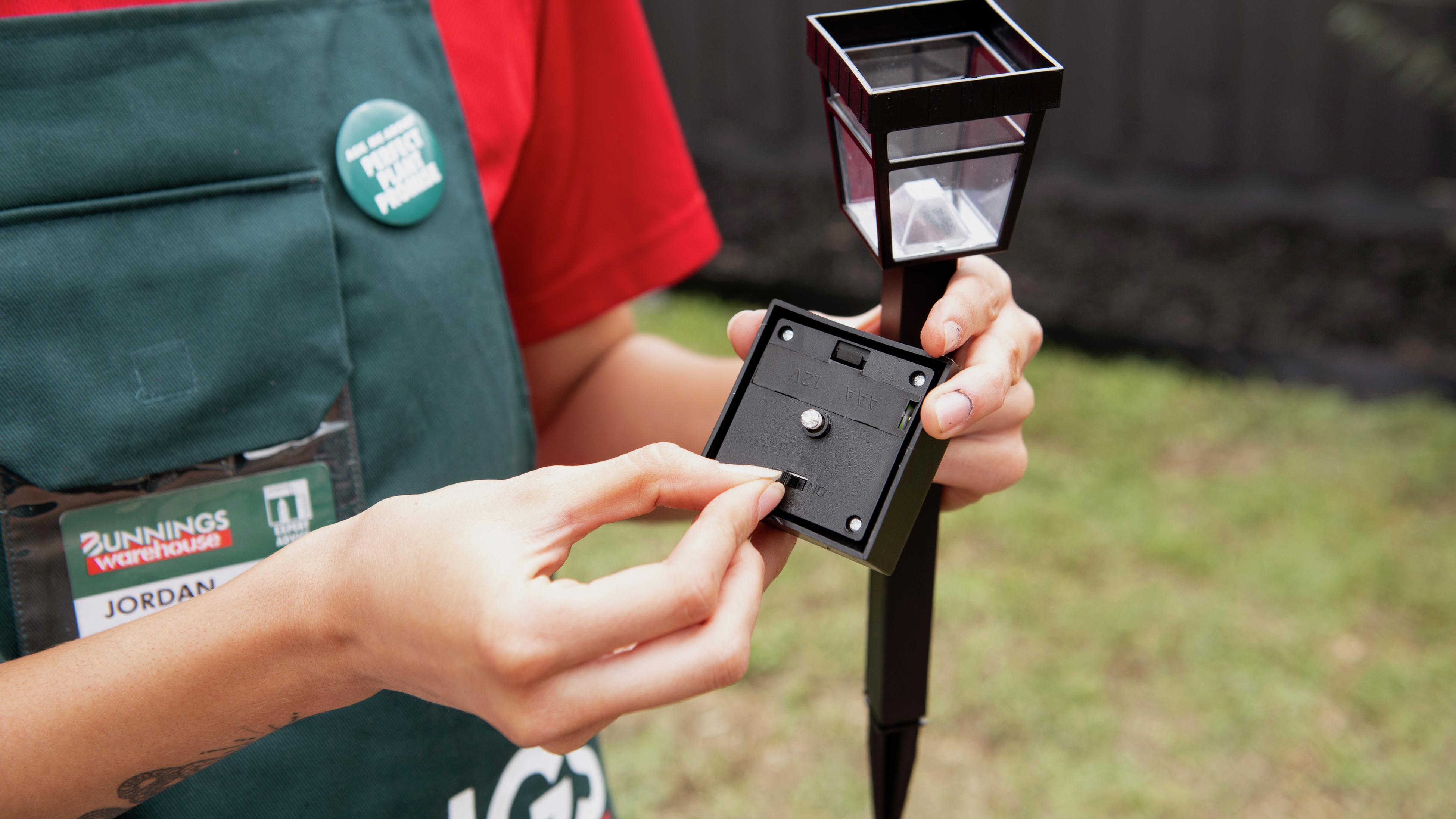 Bunnings solar deals net lights