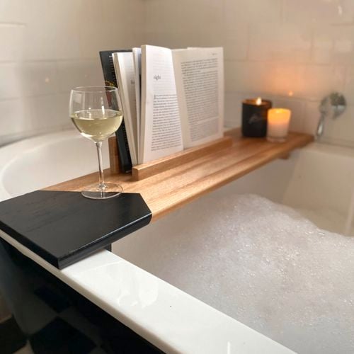 Stylish
  bath tray - 2X Ultra Cover spray paint in Satin Black and Satin Clear.