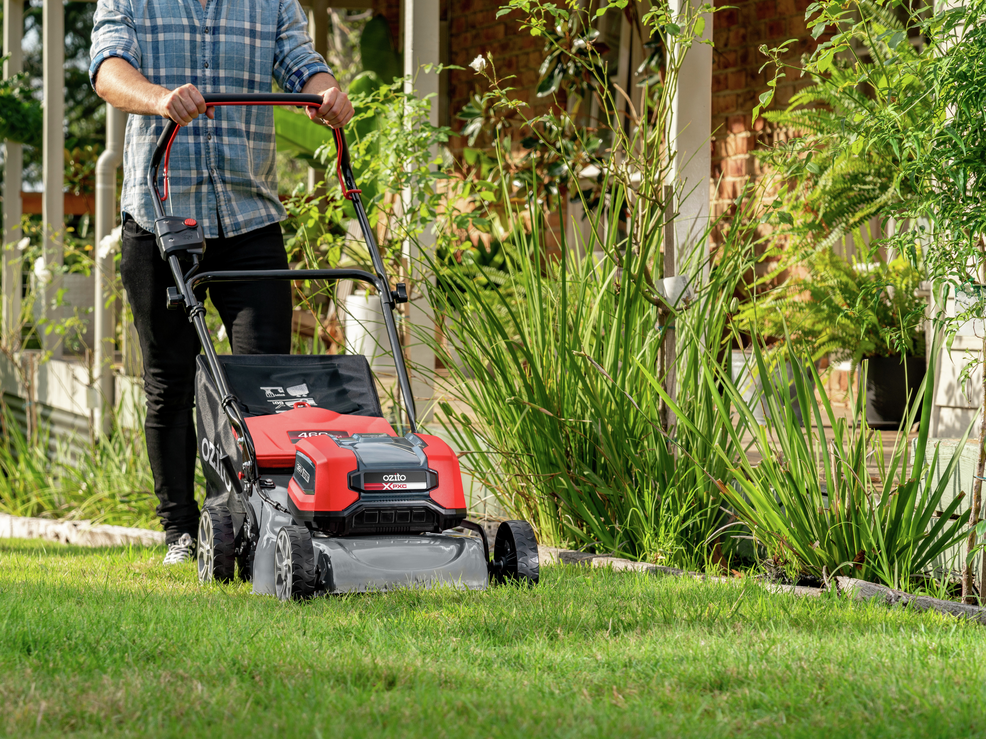 Ozito battery lawn on sale mower bunnings