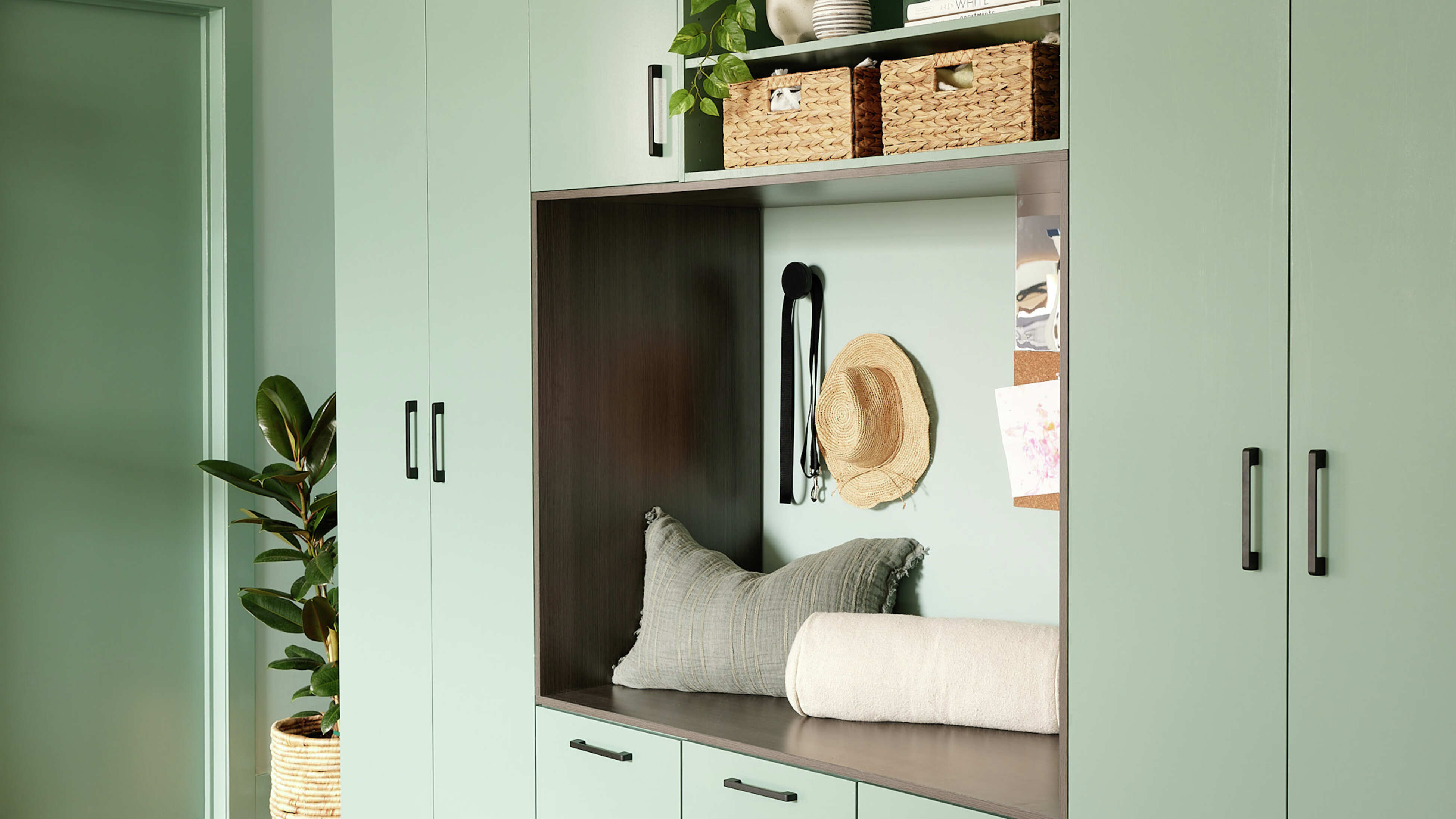 Landscape image of green Lugna mudroom.