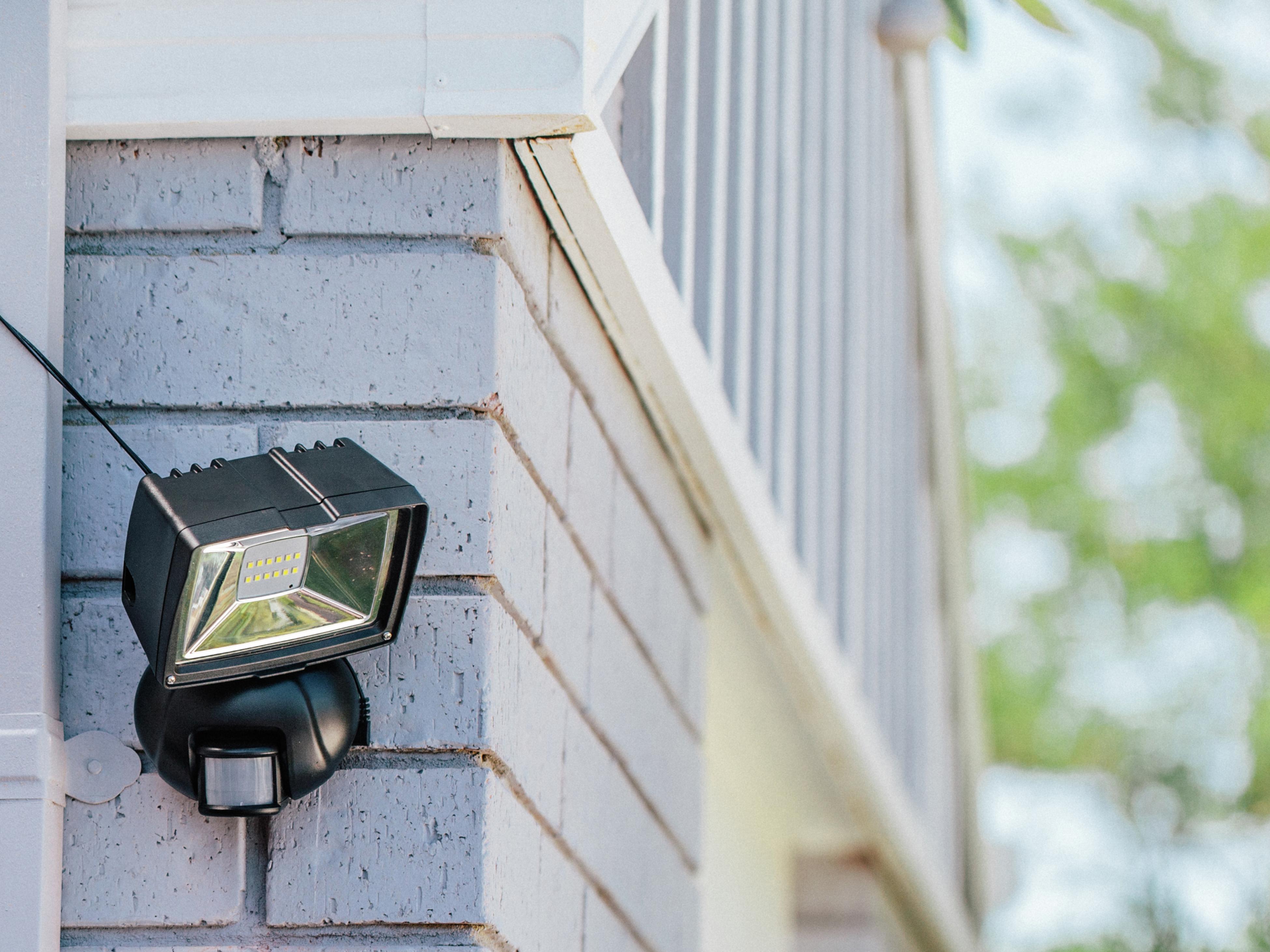 Solar sensor flood on sale light bunnings