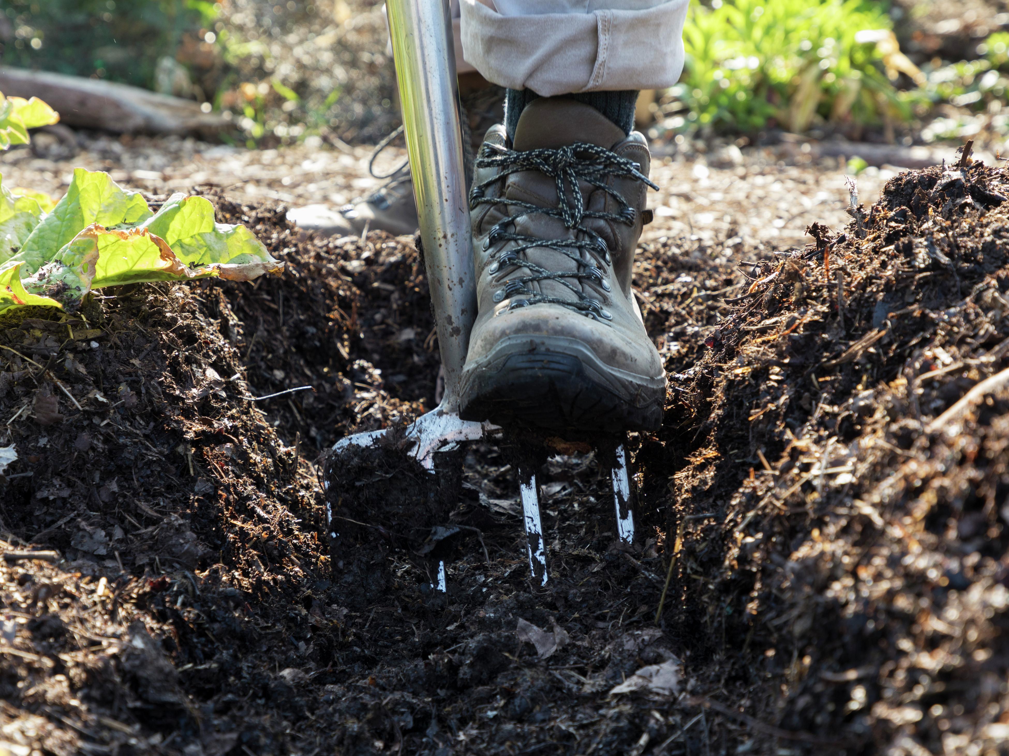 Working With Clay Soil, Fertiliser For Clay Soil